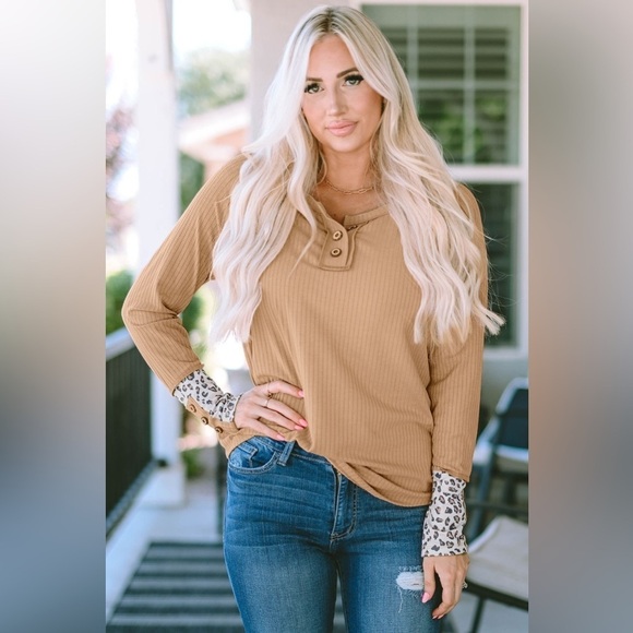 Roaring Style Women’s Rib T-Shirt - Picture 3 of 5